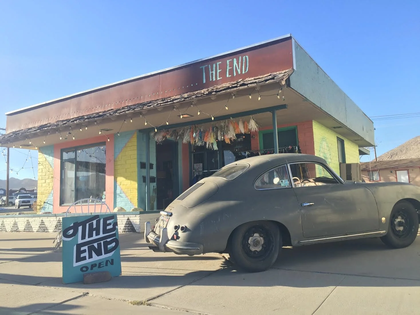 The End vintage exterior photo.