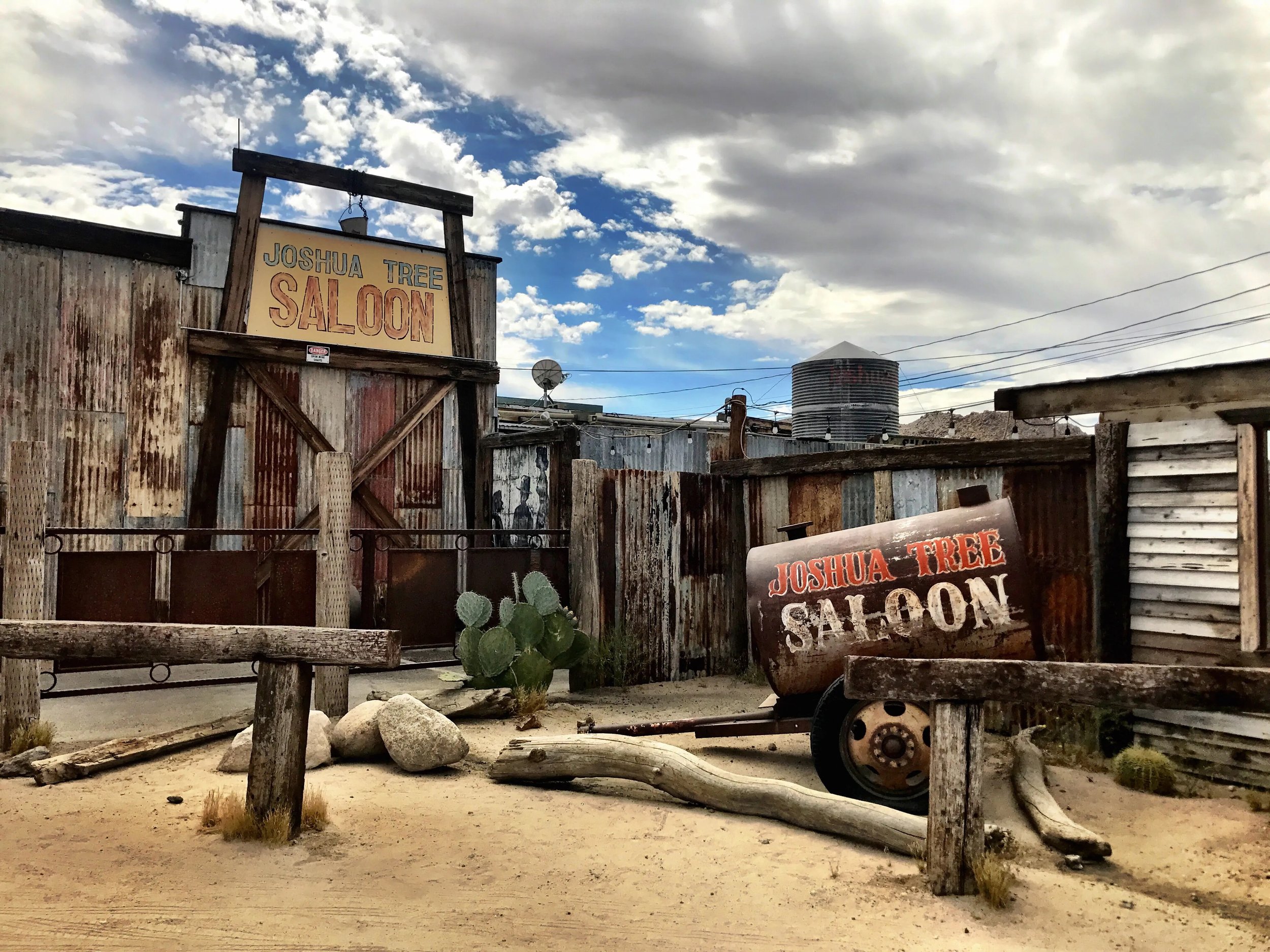 Joshua Tree Saloon bar photo of outside.